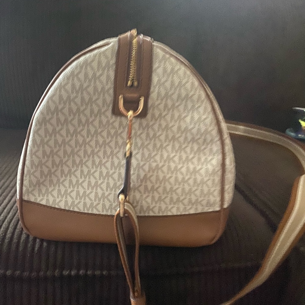 Michael Kors duffle bag - Picture 7 of 10